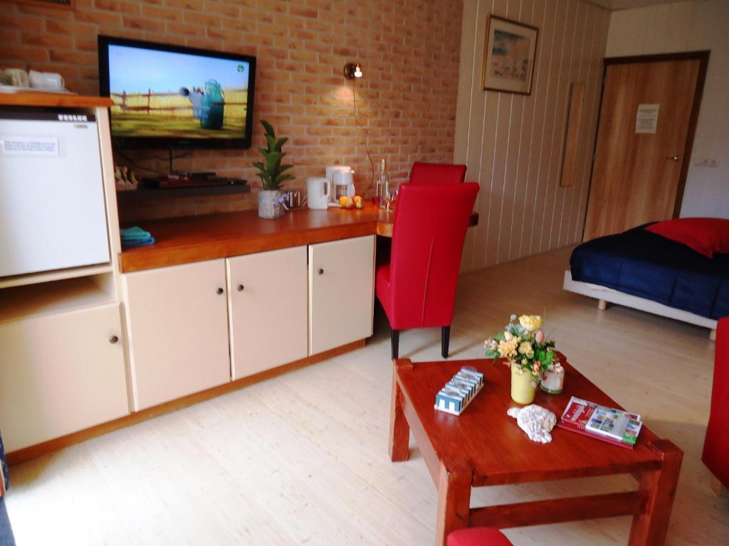 Claes Compaen Midsland Room photo